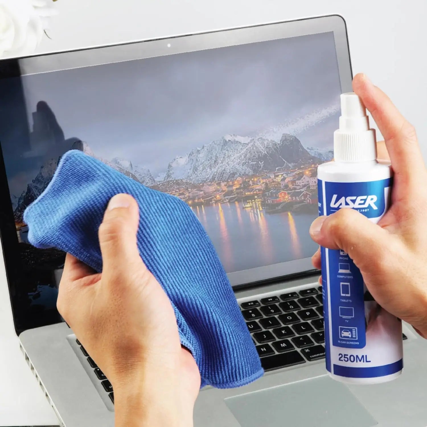 Laser Cleaning Monitor TV Tablet Kit | Microfibre cloth lifts dust and smudges without scratching